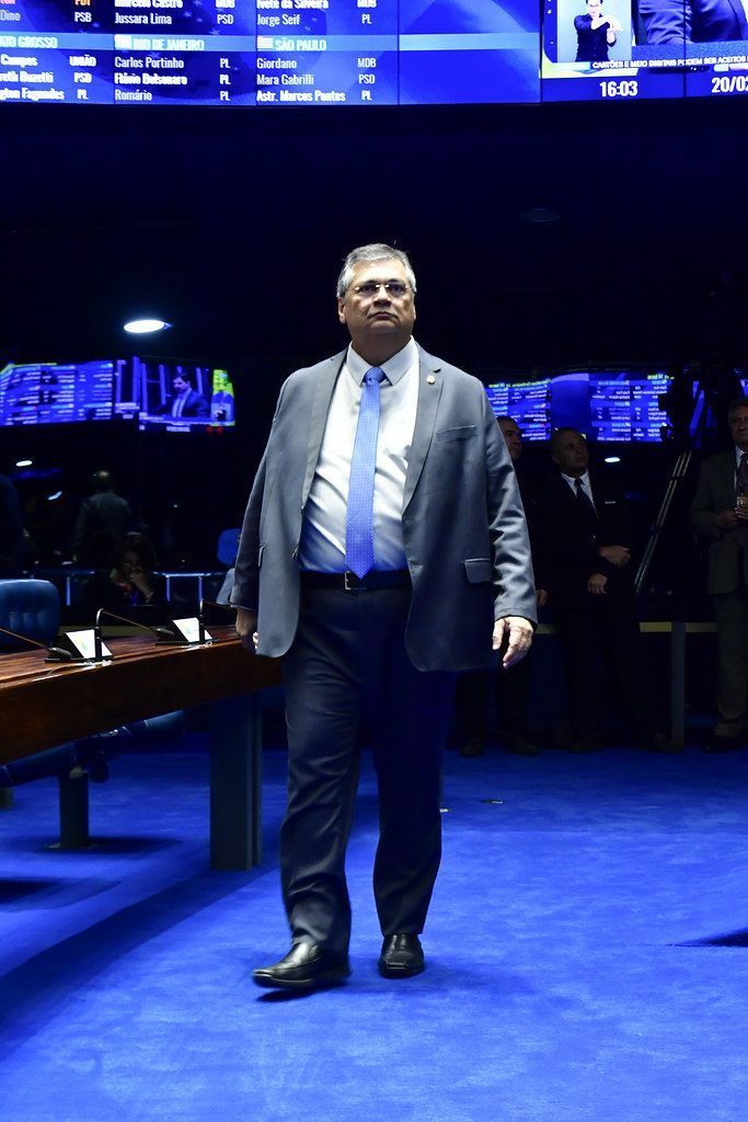 Dino se despede da vida política e cita harmonia entre os poderes na saída do Senado para o STF