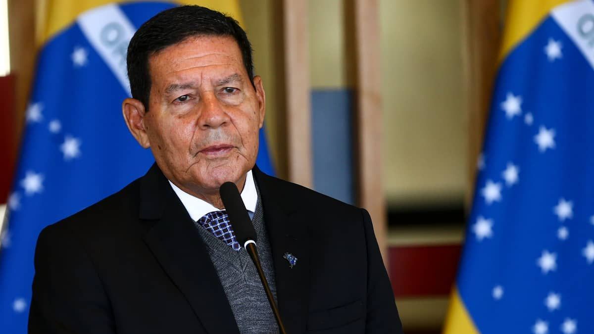 Mourão cita 'condições precárias e desumanas' dos detidos em Brasília