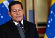 Mourão analisa montagem de chapa e sugere vice para Flávio Bolsonaro