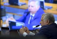 Sem apoio do PL, Izalci Lucas mantém pré-candidatura ao governo do DF