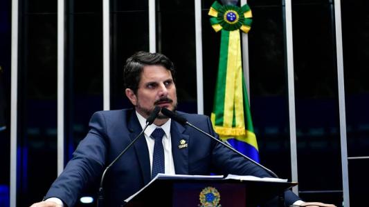 Senador Marcos do Val usou suas redes sociais para anunciar que vai renunciar ao mandato no Senado