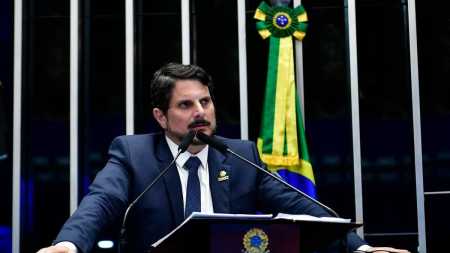 Senador Marcos do Val usou suas redes sociais para anunciar que vai renunciar ao mandato no Senado