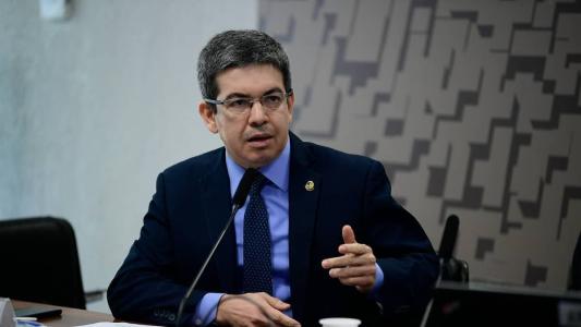 Senador Randolfe Rodrigues foi acusado por empresário de ter o acusado injustamente na CPI da Covid