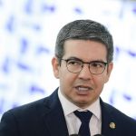 Governo Lula pode recorrer ao TCU para consultar teto de contingenciamento em 2024, diz Randolfe