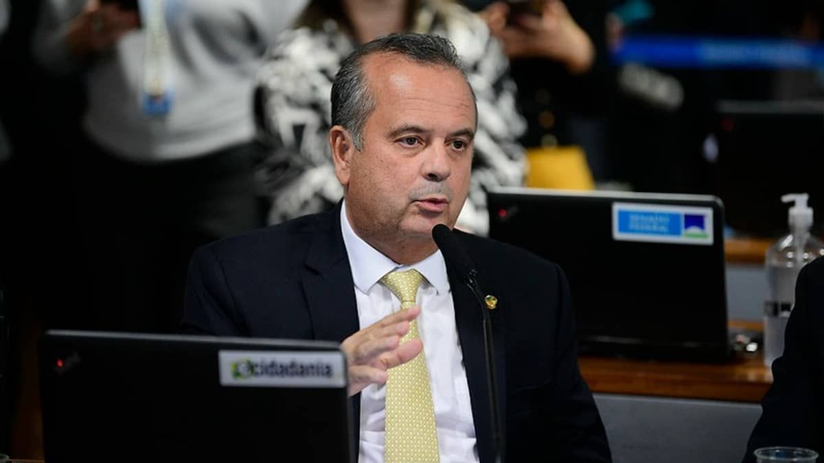 Oposição deve apresentar pedido de plebiscito sobre o aborto nesta terça-feira (26)