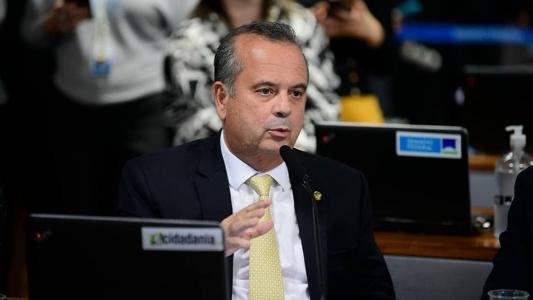 Senador Rogério Marinho recolheu assinaturas para apresentar pedido de realização de plebiscito sobre o aborto