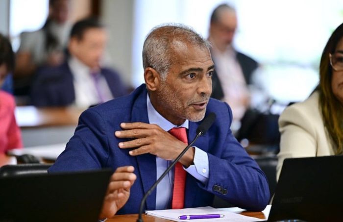 Romário durante sessão do Senado em 12 de novembro de 2025