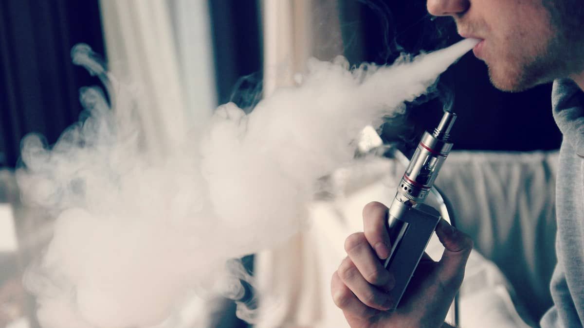 Senadora apresenta projeto para regulamentar cigarros eletrônicos no Brasil