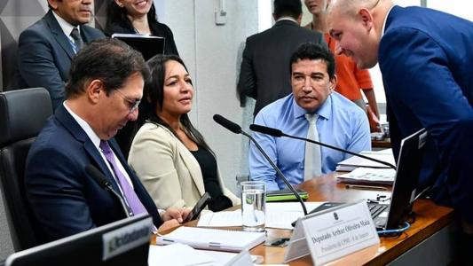Senadora Eliziane Gama disse acreditar em omissão proposital de agentes públicos que deveriam realizar a segurança dos prédios dos Três Poderes no 8 de Janeiro