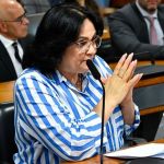'Estão querendo destruir a Michelle', afirma Damares após apresentar suposta fatura de cartão de crédito