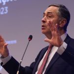 Senadores apresentam pedido de impeachment de ministro Luís Roberto Barroso