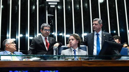 Senadores não entraram em acordo e presidente em exercício, Veneziano Vital do Rêgo, adiou a votação do PL