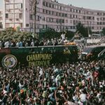 Jogadores de Senegal fazem festa com o povo em retorno após título continental