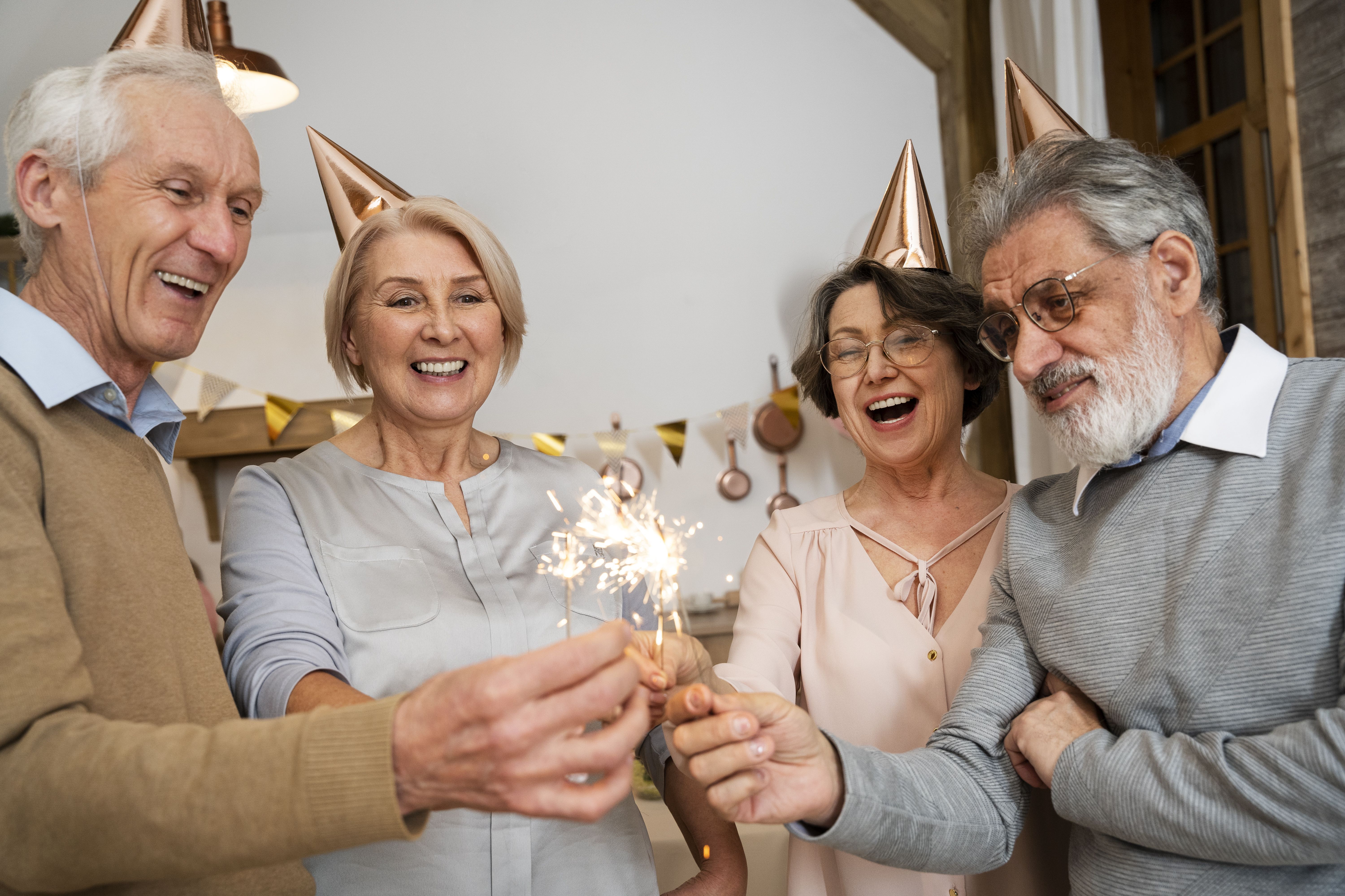 Confraternizações de fim de ano: como garantir a segurança e o bem-estar dos idosos nas comemorações