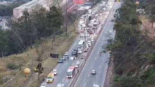 Sentido Rio de Janeiro do Anel Rodoviário de BH está fechado