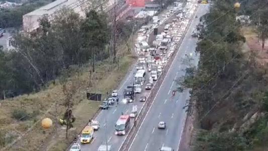 Sentido Rio de Janeiro do Anel Rodoviário de BH está fechado