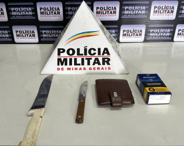 Foto mostra objetos apreendidos pela Polícia Militar em Caratinga (MG)