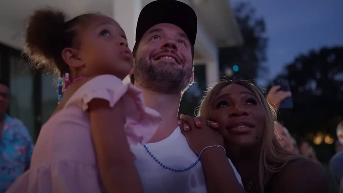 Serena Williams faz chá-revelação com show de drones; veja vídeo