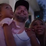 Serena Williams faz chá-revelação com show de drones; veja vídeo