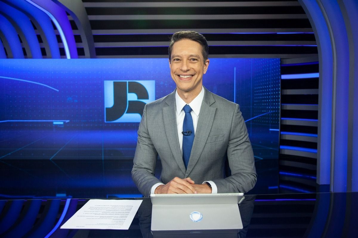 Record TV anuncia substituto de Celso Freitas após fim de contrato de 19 anos