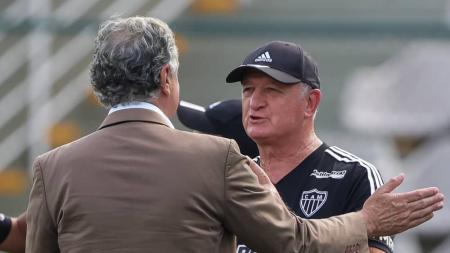 Sérgio Coelho em conversa com Felipão durante treinamento desta terça na Cidade do Galo