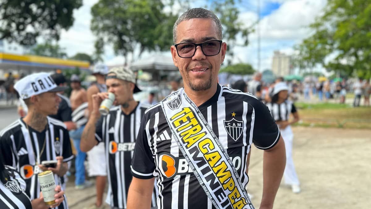 Torcedor do Atlético descarta 'zica' e veste faixa do tetra do Mineiro