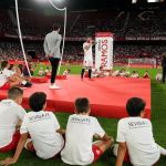 Sergio Ramos é apresentado no Sevilla em estádio com mais de 22 mil pessoas
