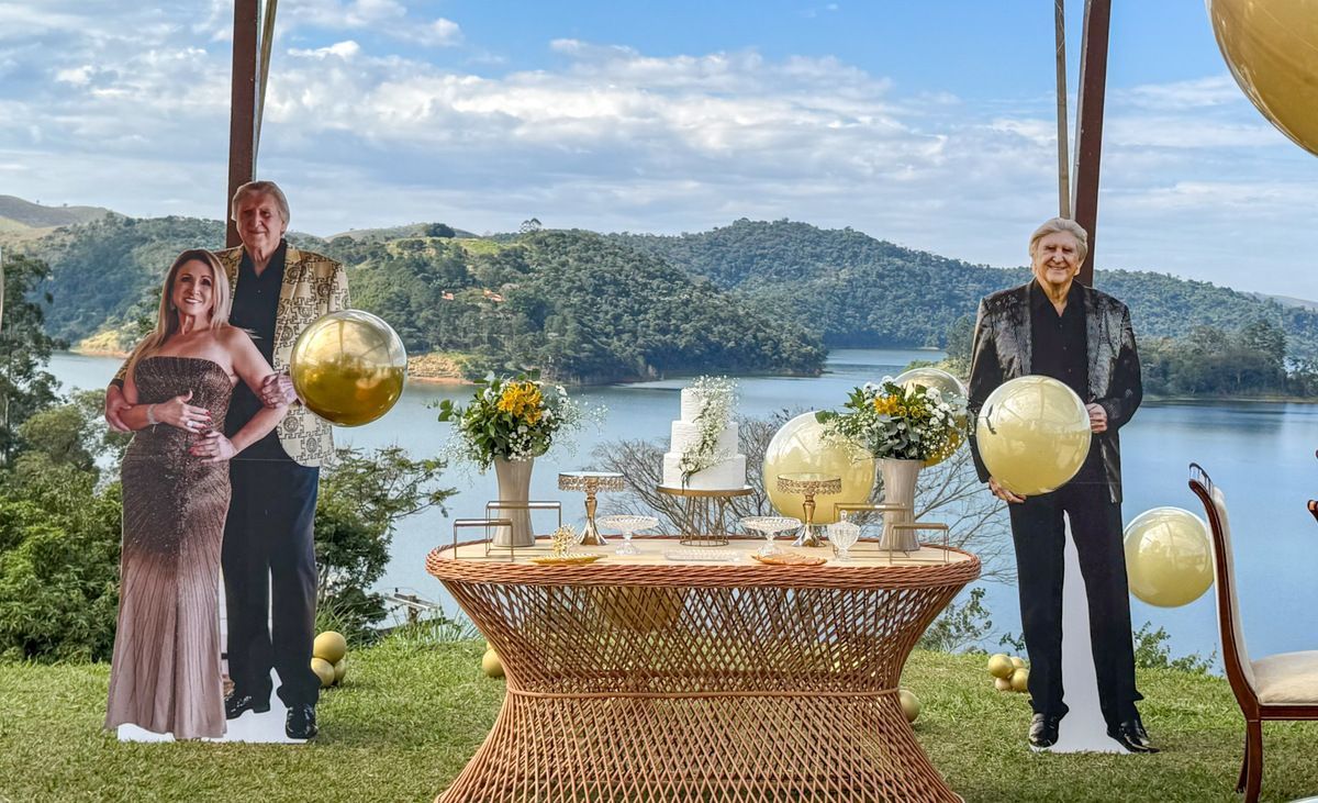 Decoração luxuosa e vista privilegiada: Sérgio Reis comemora aniversário com festão para amigos