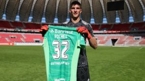 Sergio Rochet foi apresentado junto do vice-presidente de futebol Felipe Becker e do gerente esportivo Magrão