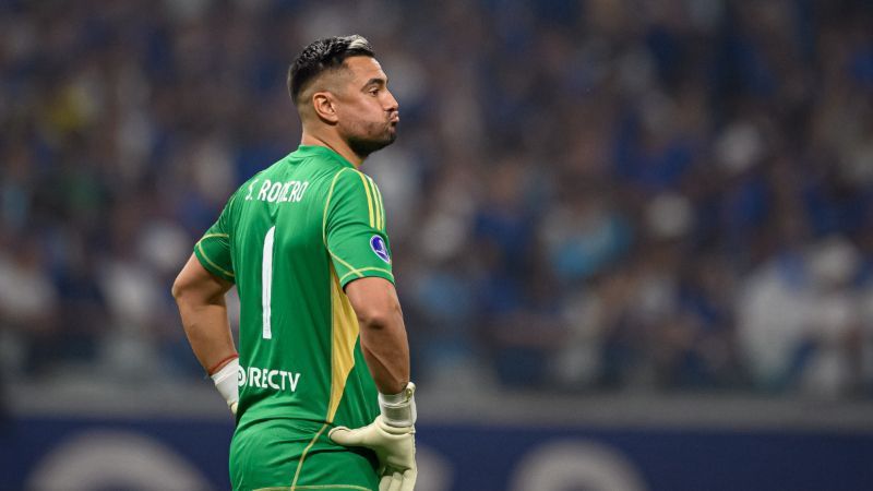 Boca Juniors suspende goleiro Romero após confusão com torcedores em clássico