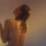 Vídeo: Anitta aparece nua na série Elite da Netflix