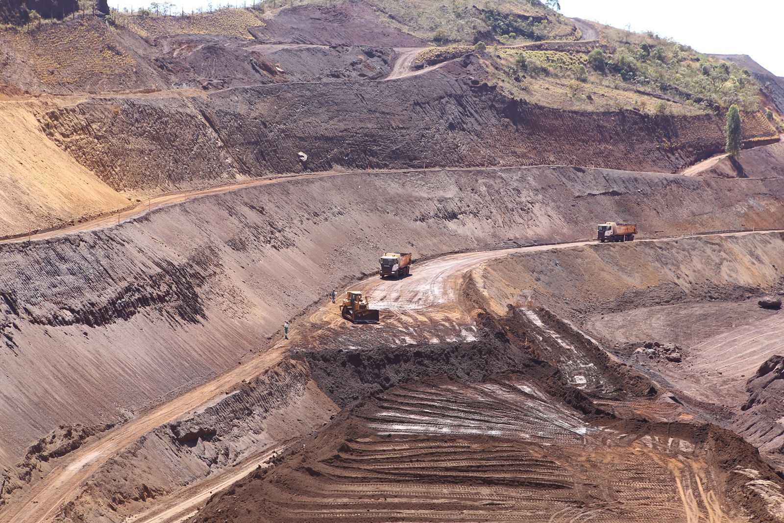 Audiência na Câmara de BH discute exploração ilegal de minério na Serra do Curral