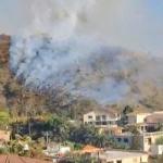 Bombeiros combatem incêndio na Serra do Curral, em BH