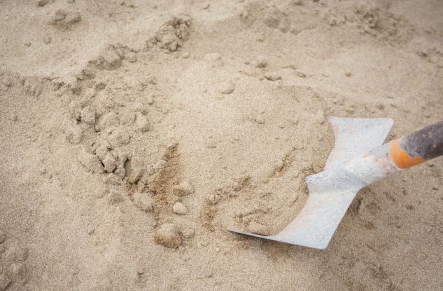 Enfermeiro é flagrado atuando como pedreiro em obra durante horário de serviço no Acre