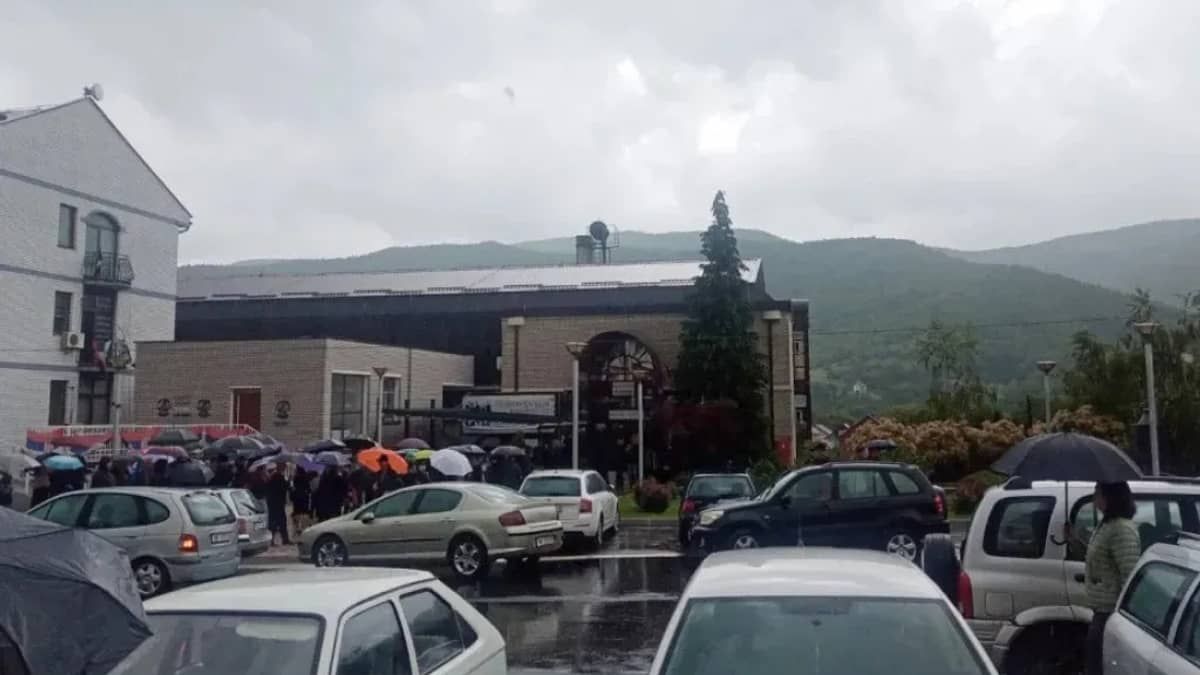Sérvia coloca militares em alerta na fronteira com o Kosovo após confrontos