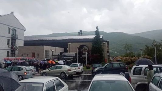 Sérvia coloca militares em alerta na fronteira com o Kosovo após confrontos.