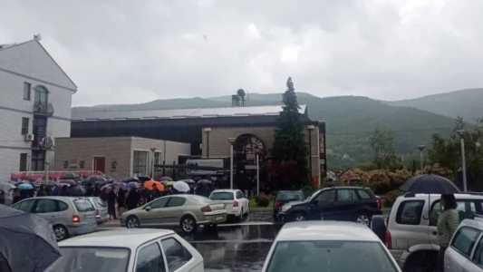 Sérvia coloca militares em alerta na fronteira com o Kosovo após confrontos.