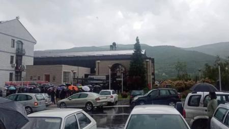 Sérvia coloca militares em alerta na fronteira com o Kosovo após confrontos.