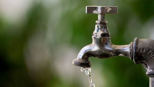 Serviço foi interrompido para corrigir um rompimento em uma adutora