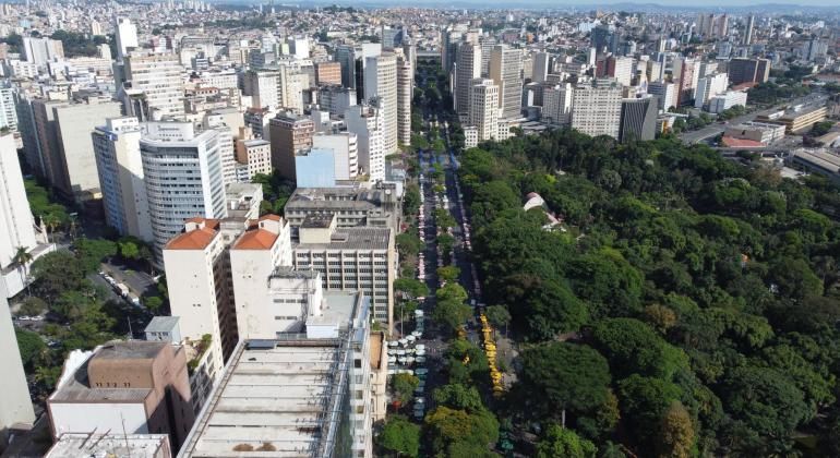 Veja o que abre e fecha em BH no Ano Novo: saúde, bancos, parques e coleta de lixo