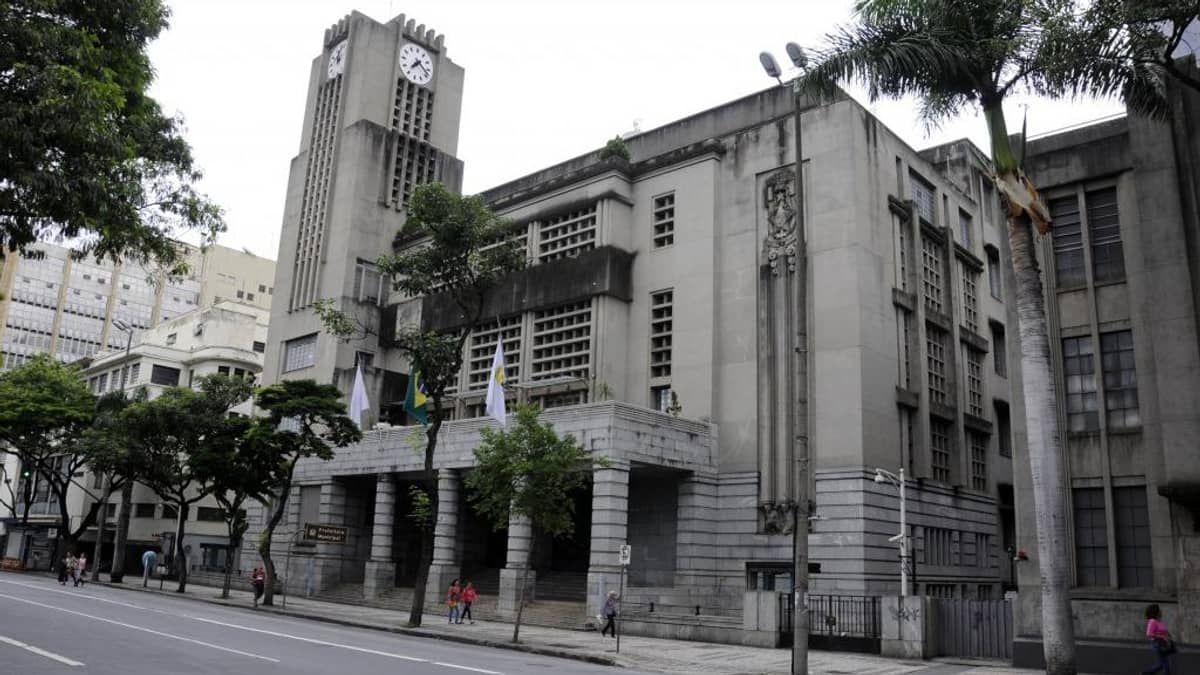 Reajuste de quase 6% a servidores públicos de BH avança na Câmara Municipal