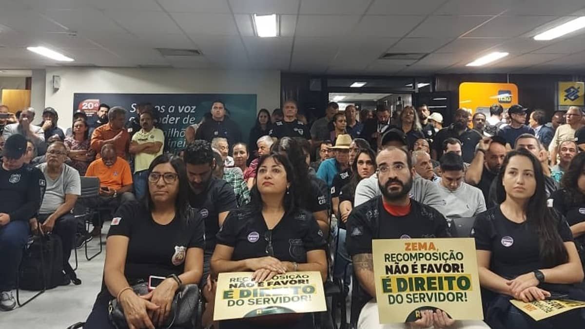 Reunião com secretários na ALMG é encerrada em meio à manifestação da segurança pública