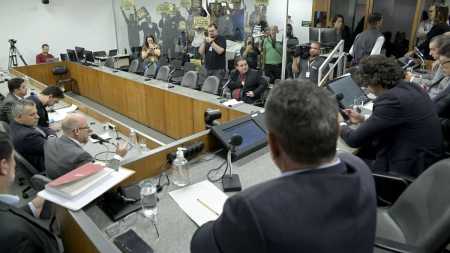 Servidores da segurança pública protestam durante reunião na ALMG'