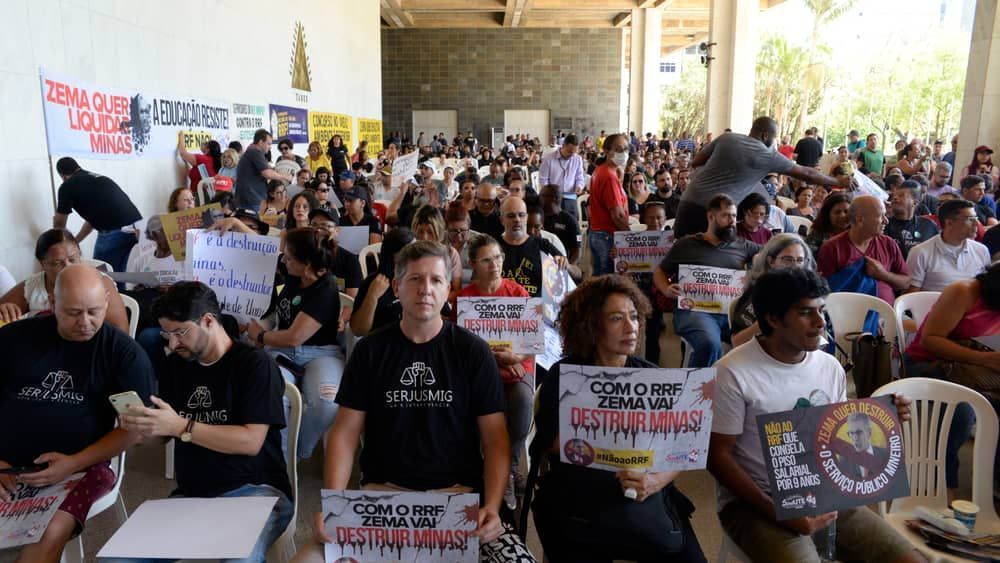 Contra Regime de Recuperação Fiscal, servidores da Educação anunciam nova greve em Minas Gerais