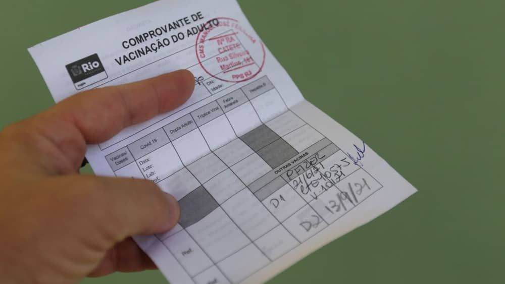 Projeto de lei aprovado na Câmara de BH prevê multa para quem fraudar comprovante de vacinação
