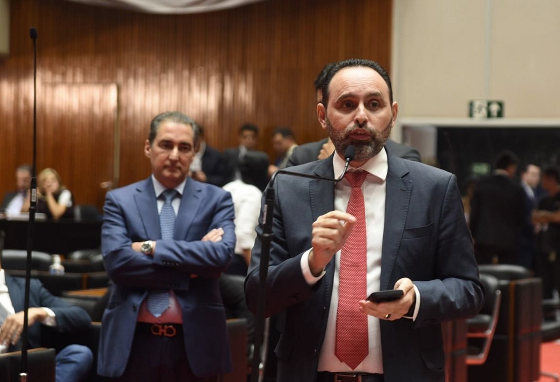 Oposição cita 'desgaste' de Zema com servidores e deputados após aprovação do reajuste na ALMG