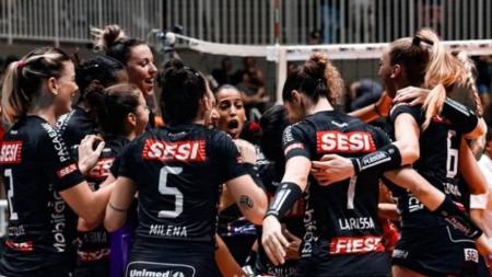 Sesi Bauru na vitória contra o Praia Clube