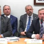 Dino vai à sessão na Câmara, deputados batem boca e audiência é suspensa aos gritos de 'fujão'