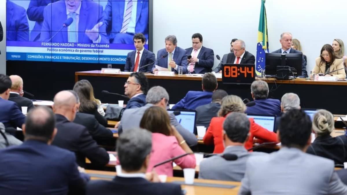 Sessão com Haddad na Câmara tem troca de xingamentos e acusações; veja vídeos