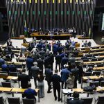 Oposição derruba governistas, e Congresso mantém veto de Bolsonaro à Lei de Segurança Nacional